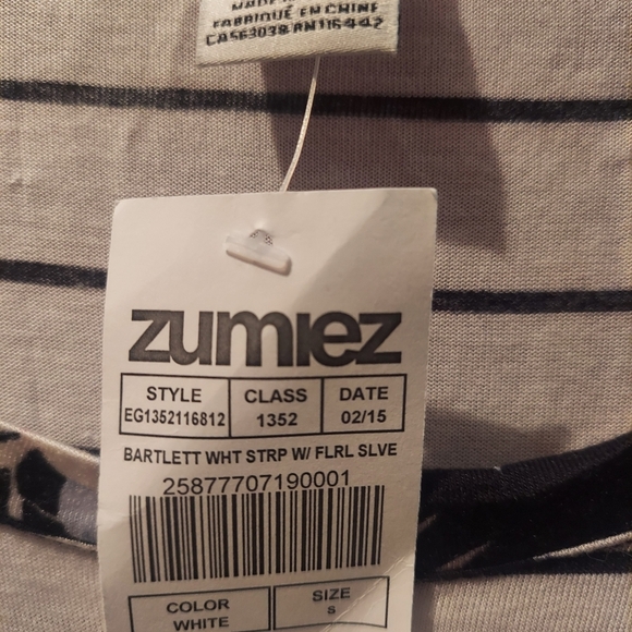 Zumiez Womens NWT Bartlett White Stripe with Floral Sleeve Size Small - Picture 2 of 4